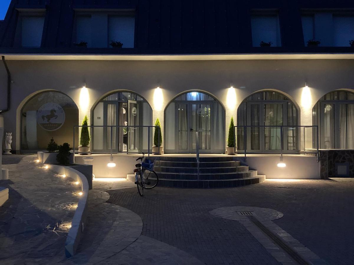 Hotel Cavallo Bianco Reggiolo エクステリア 写真