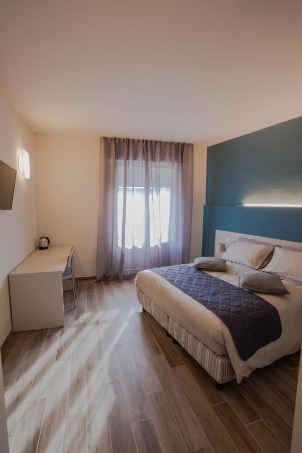 Hotel Cavallo Bianco Reggiolo エクステリア 写真