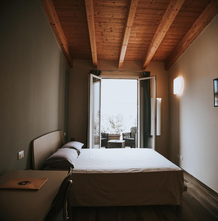 Hotel Cavallo Bianco Reggiolo エクステリア 写真