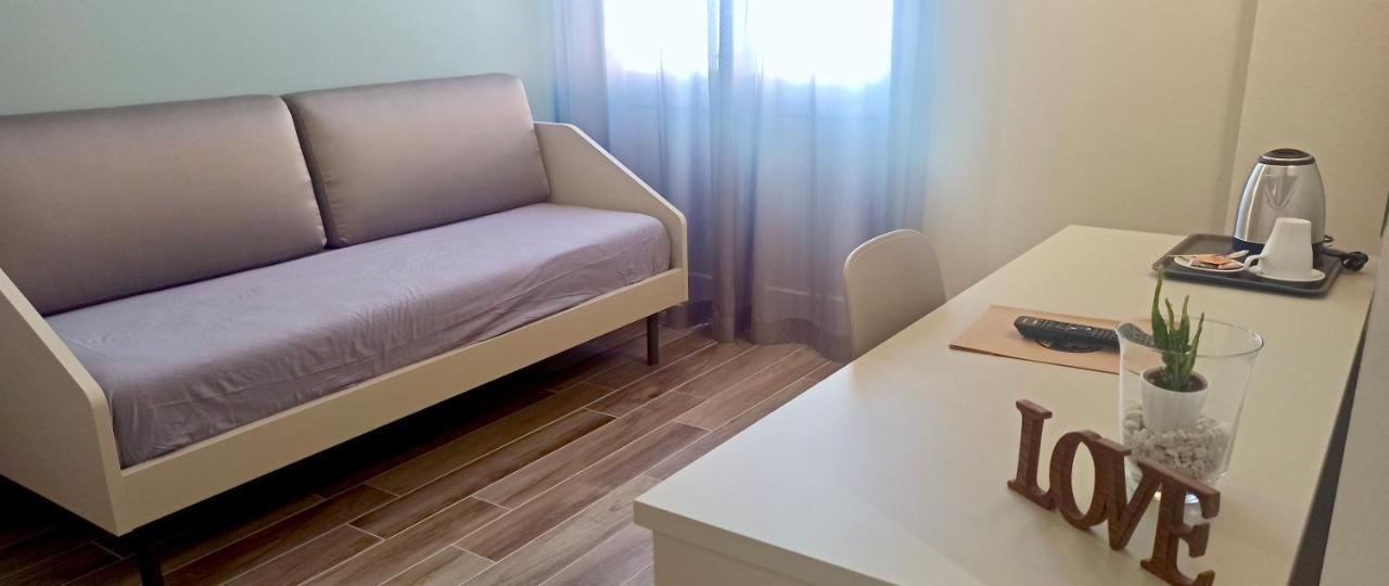 Hotel Cavallo Bianco Reggiolo エクステリア 写真
