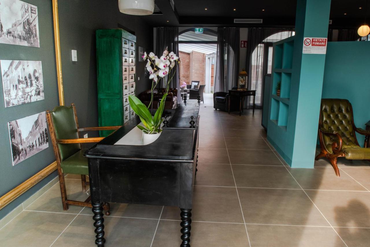 Hotel Cavallo Bianco Reggiolo エクステリア 写真